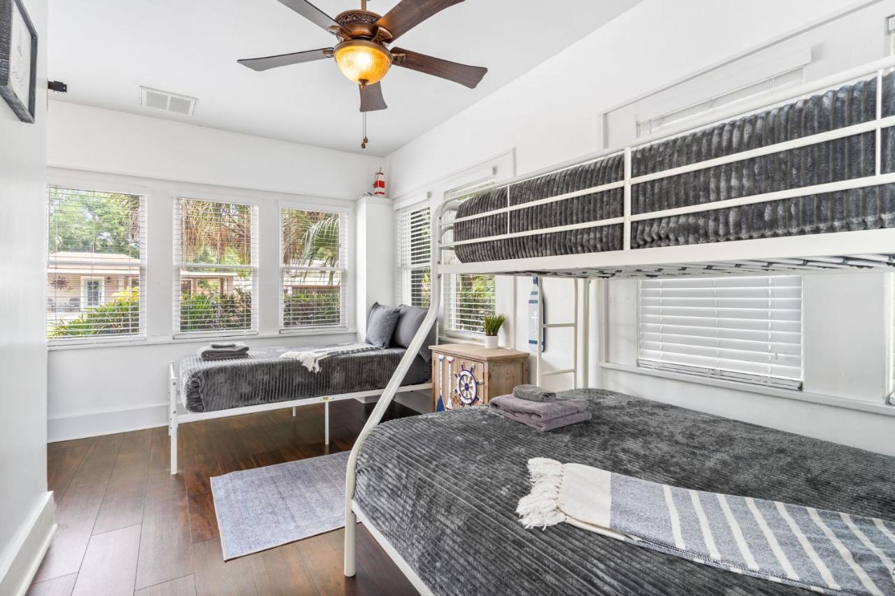 Four Different Options At One Great Location-- 1 - Spacious 3 Bed 2 Bath House Or 2- 2Nd Floor 2 Bed 1 Bath Guesthouse Or 3- 1St Floor Studio Or 3- A Tiny Home Rv Tampa Exteriér fotografie