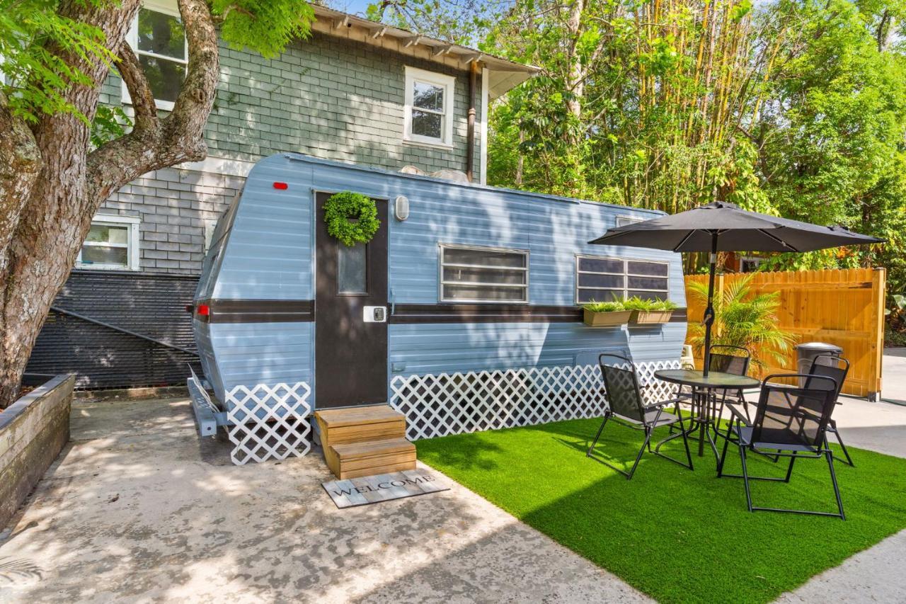 Four Different Options At One Great Location-- 1 - Spacious 3 Bed 2 Bath House Or 2- 2Nd Floor 2 Bed 1 Bath Guesthouse Or 3- 1St Floor Studio Or 3- A Tiny Home Rv Tampa Exteriér fotografie