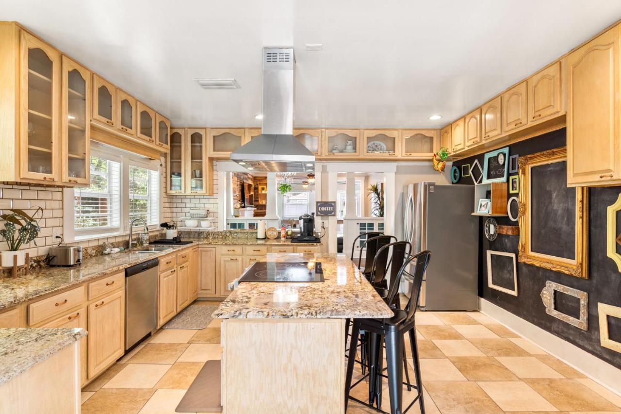Four Different Options At One Great Location-- 1 - Spacious 3 Bed 2 Bath House Or 2- 2Nd Floor 2 Bed 1 Bath Guesthouse Or 3- 1St Floor Studio Or 3- A Tiny Home Rv Tampa Exteriér fotografie