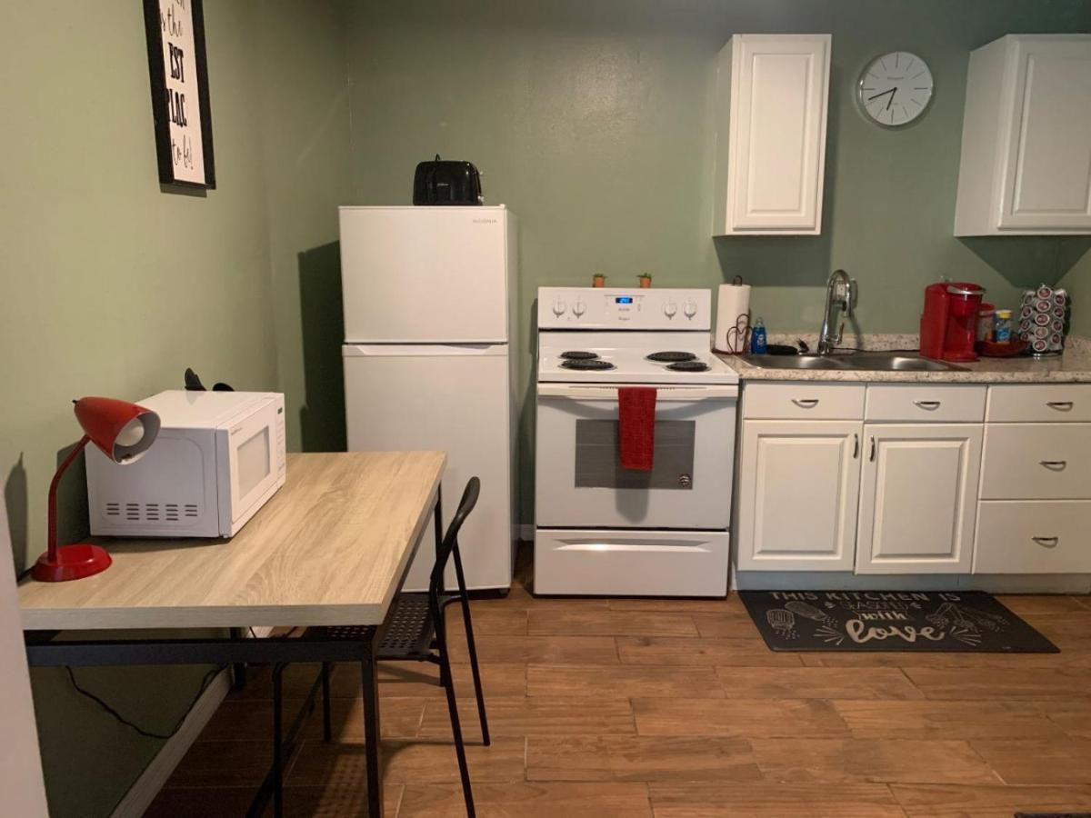 Four Different Options At One Great Location-- 1 - Spacious 3 Bed 2 Bath House Or 2- 2Nd Floor 2 Bed 1 Bath Guesthouse Or 3- 1St Floor Studio Or 3- A Tiny Home Rv Tampa Exteriér fotografie