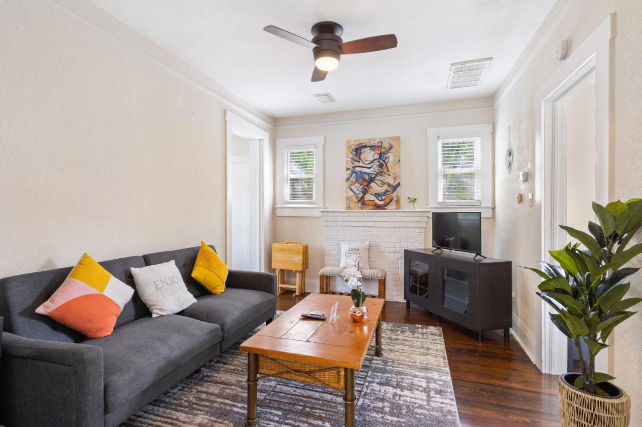 Four Different Options At One Great Location-- 1 - Spacious 3 Bed 2 Bath House Or 2- 2Nd Floor 2 Bed 1 Bath Guesthouse Or 3- 1St Floor Studio Or 3- A Tiny Home Rv Tampa Exteriér fotografie