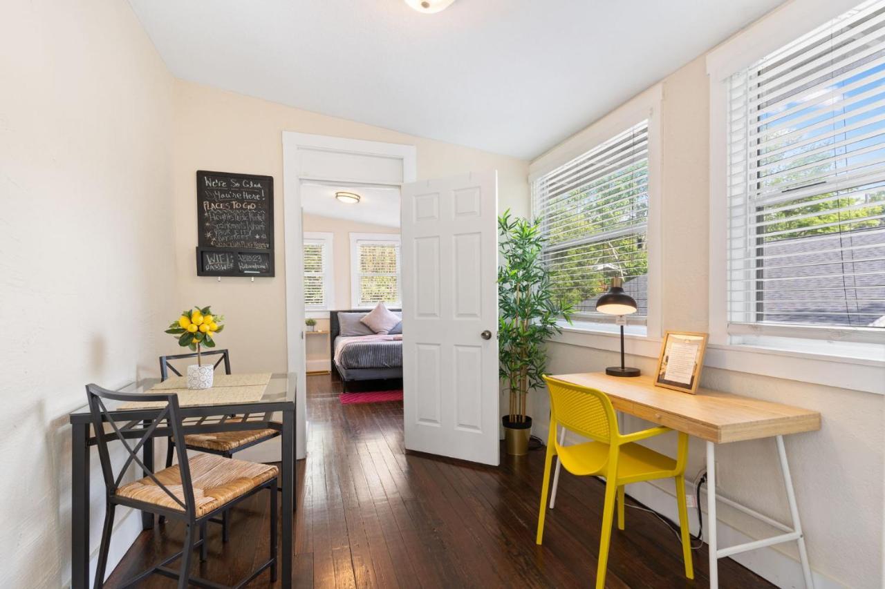 Four Different Options At One Great Location-- 1 - Spacious 3 Bed 2 Bath House Or 2- 2Nd Floor 2 Bed 1 Bath Guesthouse Or 3- 1St Floor Studio Or 3- A Tiny Home Rv Tampa Exteriér fotografie